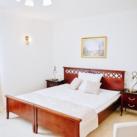 Hotel Koloseum Turek Zewnętrze zdjęcie