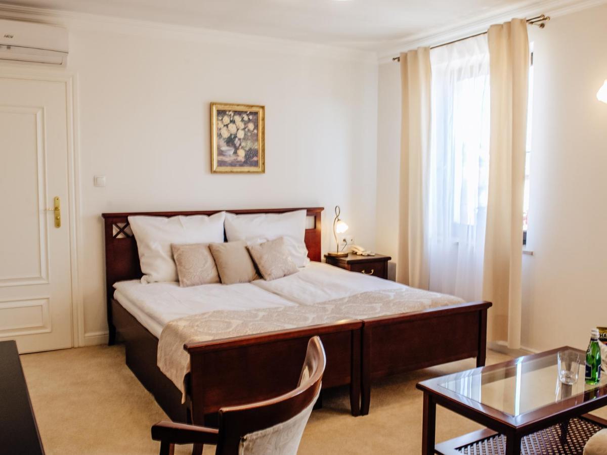 Hotel Koloseum Turek Zewnętrze zdjęcie