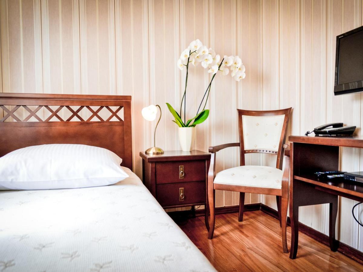 Hotel Koloseum Turek Zewnętrze zdjęcie